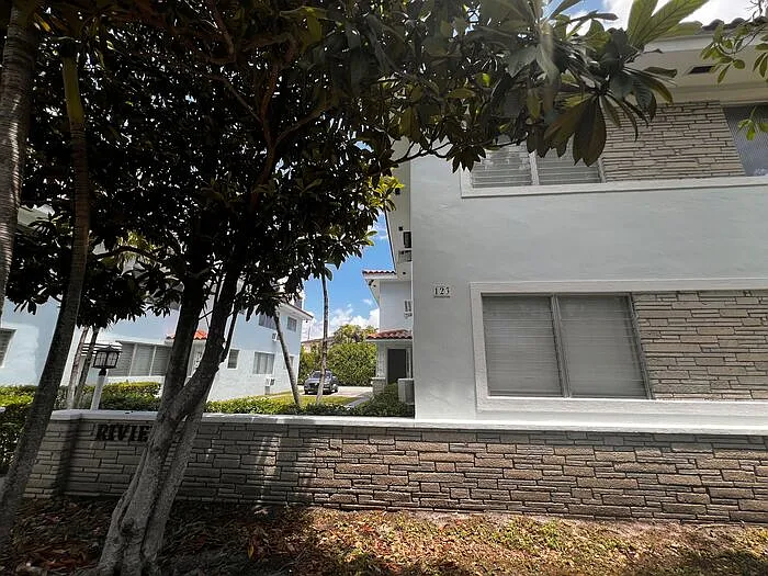119 Santillane Ave #2 — Photo 26