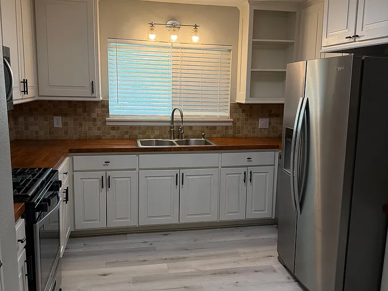 1013 Oak Dr — Photo 4
