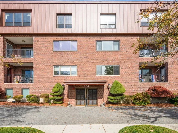 209 Commonwealth Ave APT 2A, Newton, MA 02467