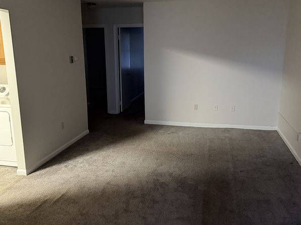 102 E North St APT 206