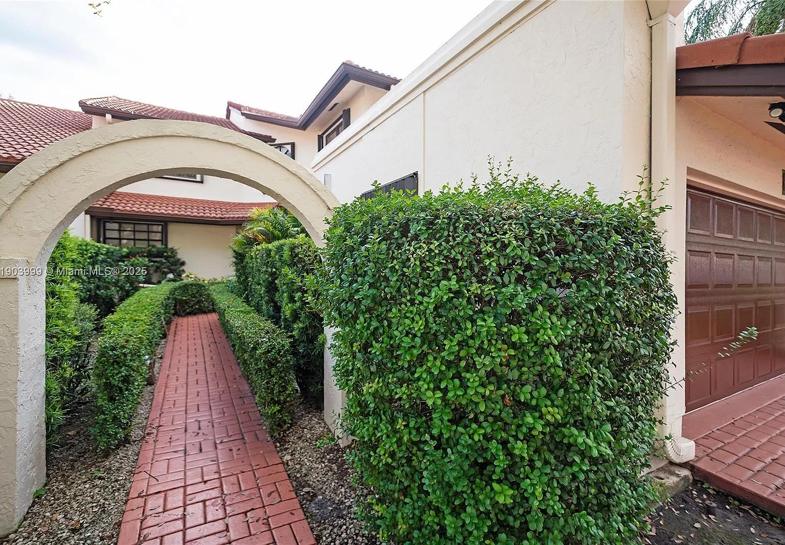 3 bed, 2.5 bath, 2037 sqft, $6,500 — Photo 4