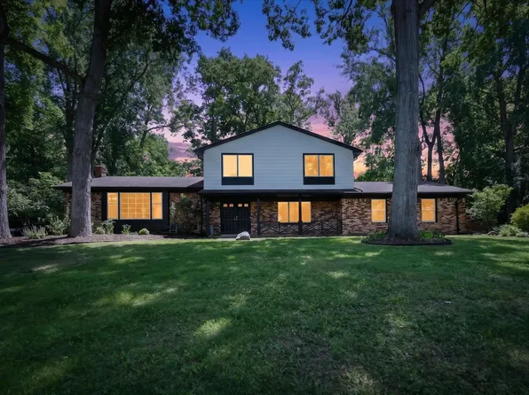 2049 Shore Hill Dr, West Bloomfield, MI 48323