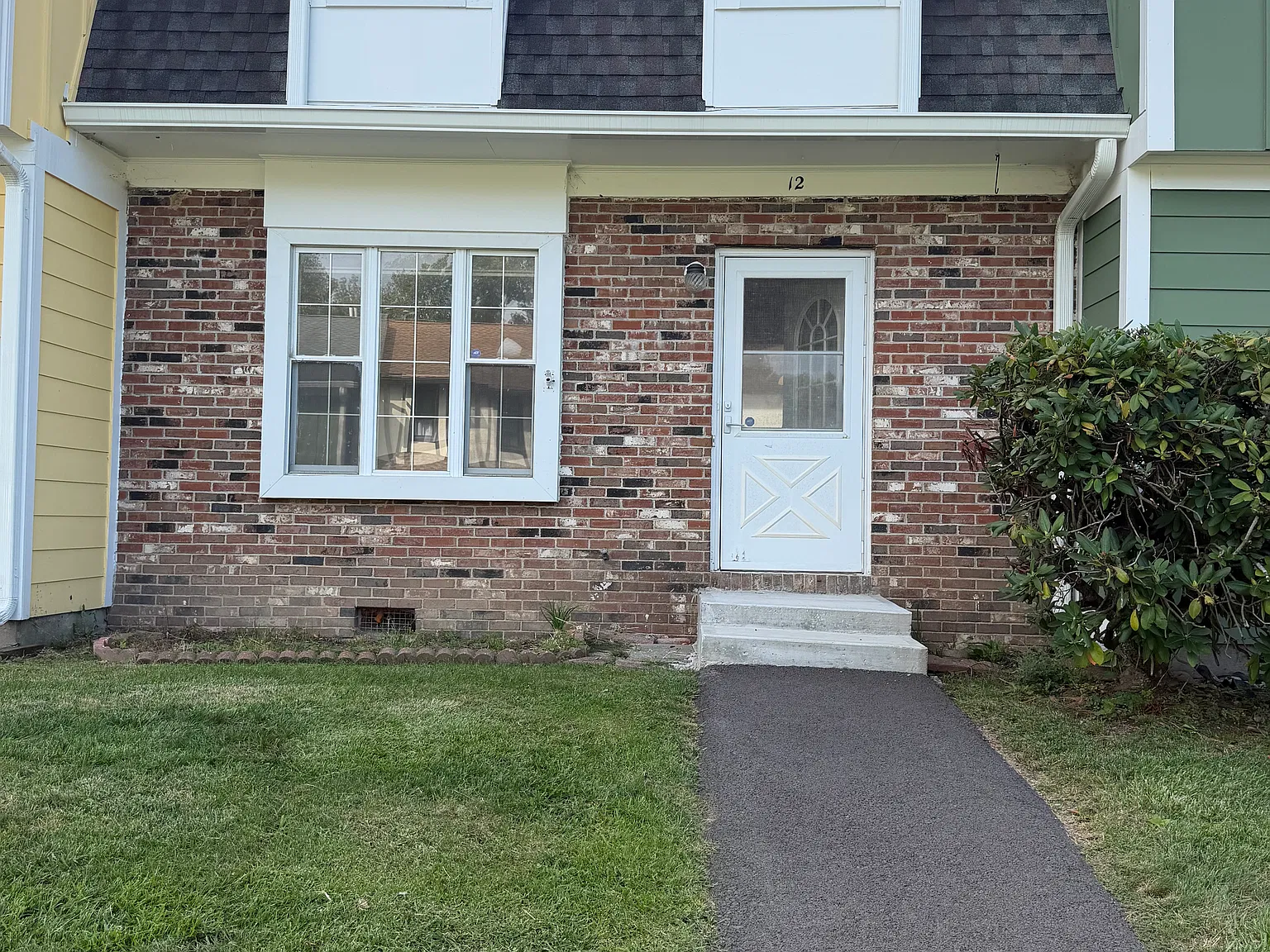 3 bed, 1.5 bath, 1220 sqft, $2,600 — Photo 2