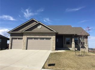 16515 Dellwood Dr, Clive, IA 50325
