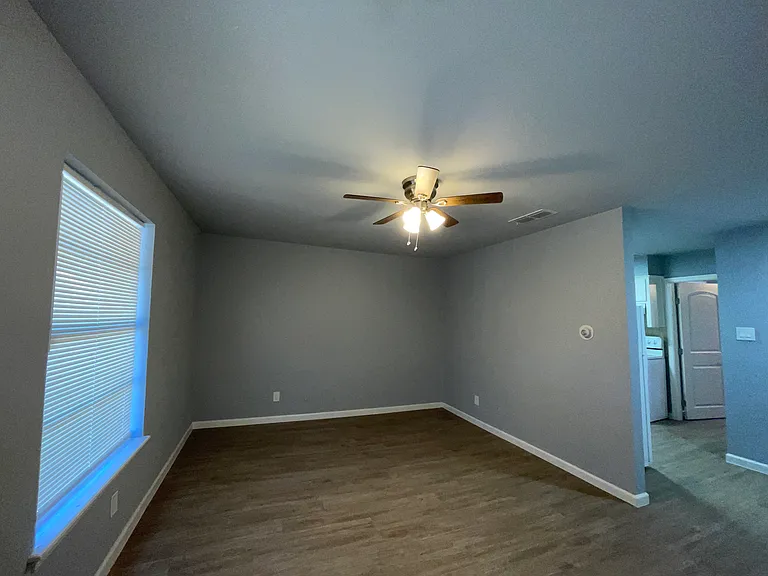 625 Augusta Ave #9 — Photo 6