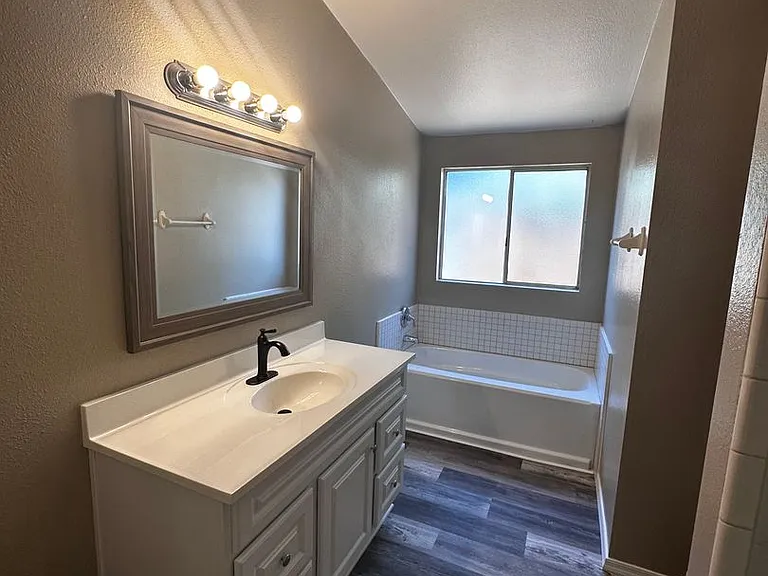 2150 E Snavely Ave — Photo 14