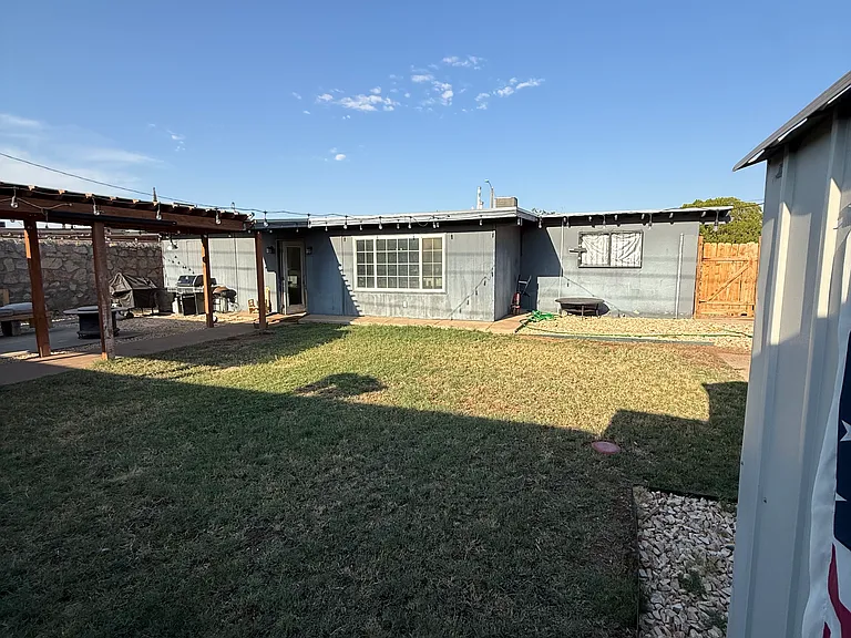 10443 Kendall St — Photo 44