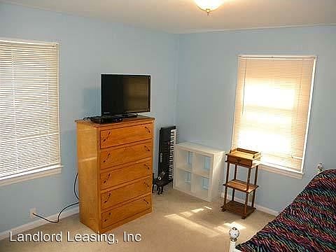 5th image of 326 Hawthorne St