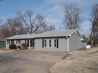 321 Golf Course Rd, Fredonia, KS 66736