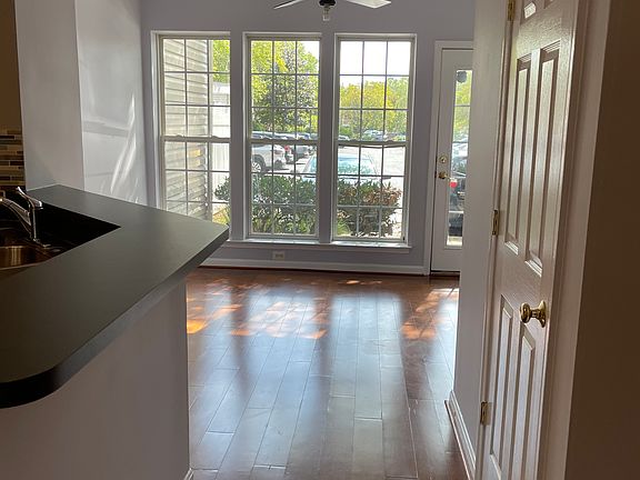5th image of 212 Fallsgrove Blvd #9