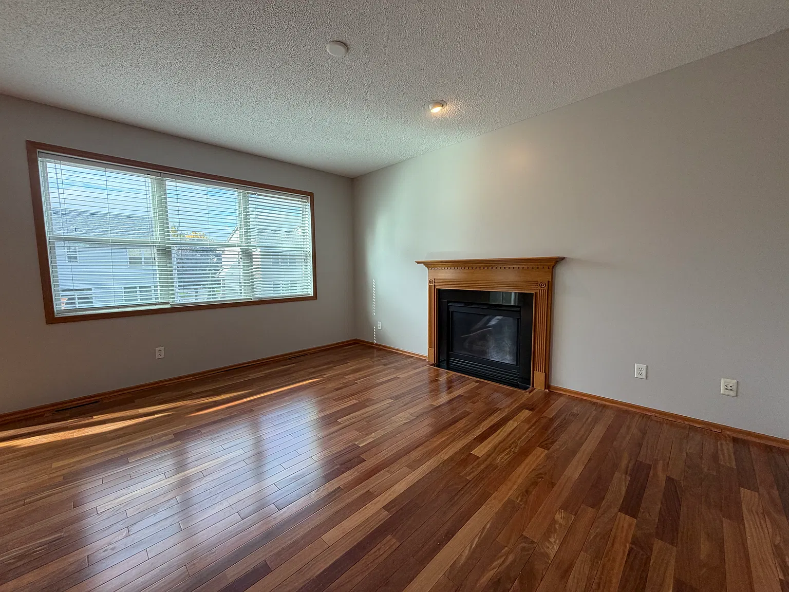Spacious 4 Bedroom Single Family Home in Shakopee — Photo 4
