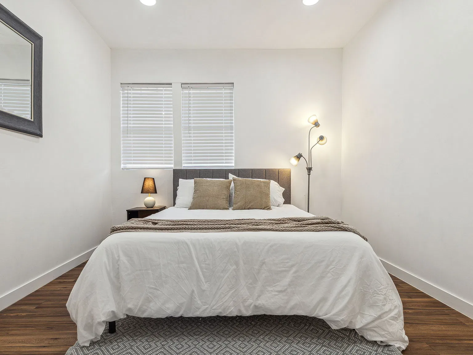 2 bed, 750 sqft, $2,100 — Photo 2