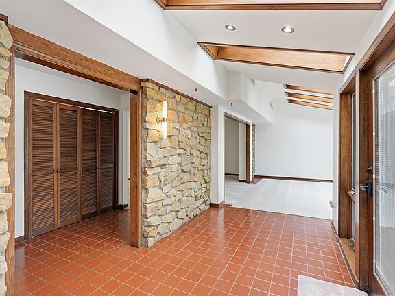 5th image of 4627 Merriam Creek Dr