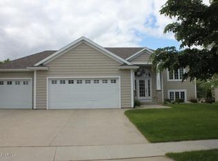 2253 Neptune Pl SW, Rochester, MN 55902