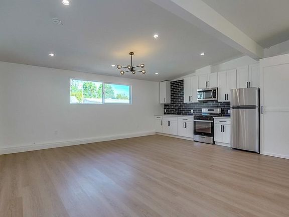 4th image of 19036 1/2 Eccles St