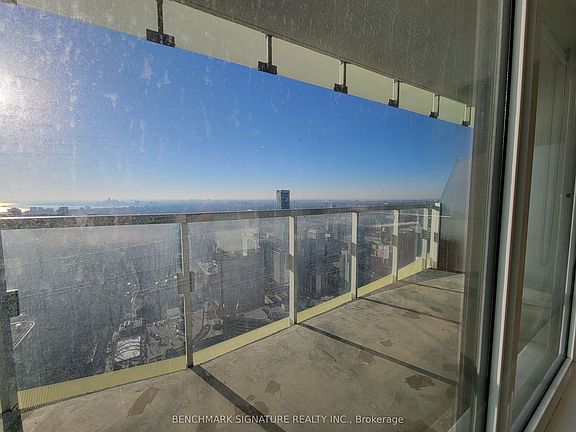4th image of 197 Yonge St #5810