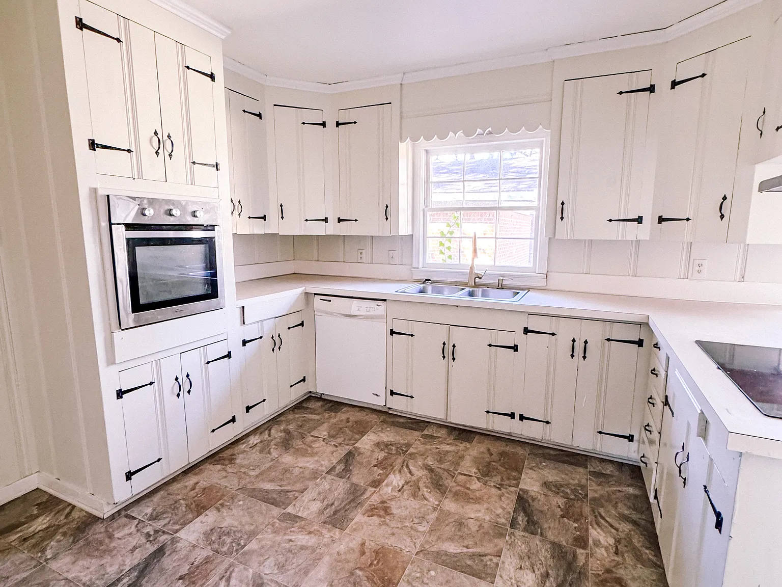 3 bed, 2.5 bath, 3145 sqft, $3,000 — Photo 2