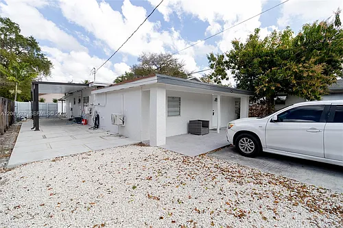 5803 Buchanan St Photo 1