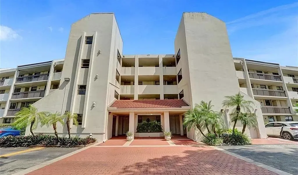 2 bed, 2.0 bath, 920 sqft, $1,900 — Photo 1