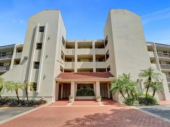 110 Lake Emerald Dr, Oakland Park, FL