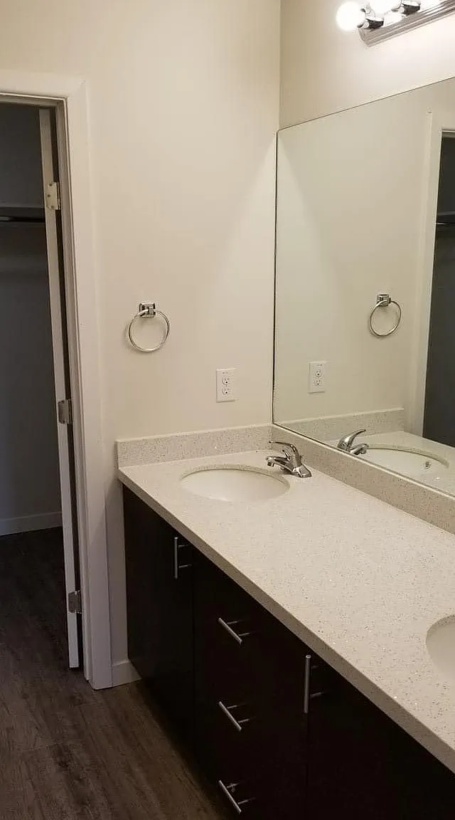 200 S Alex Ave — Photo 3