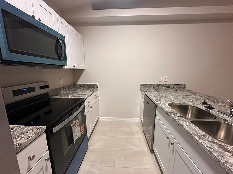 1415 NE 8th Pl — Photo 5