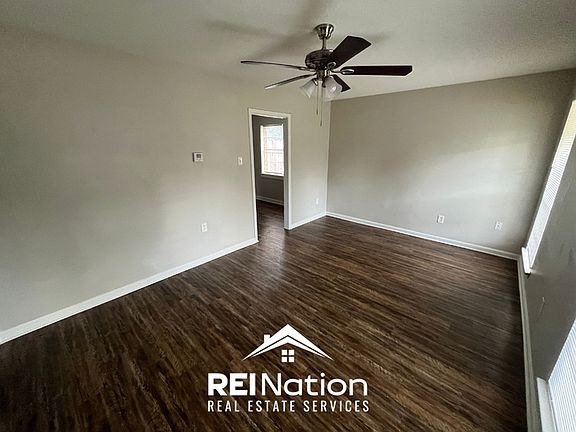 3rd image of 4847 Shayne Ln