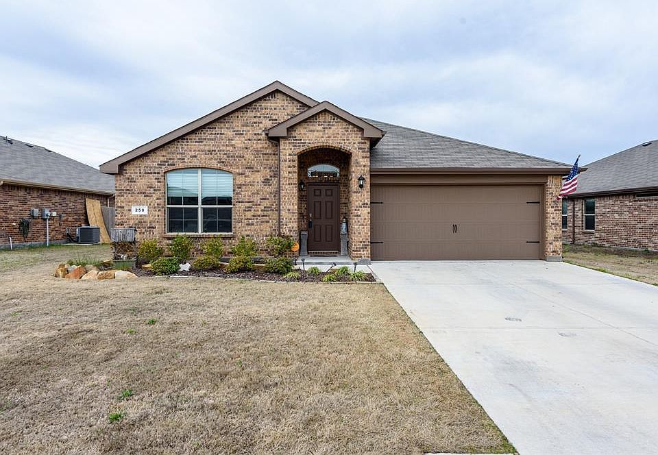 1st image of 250 Oaklawn Dr