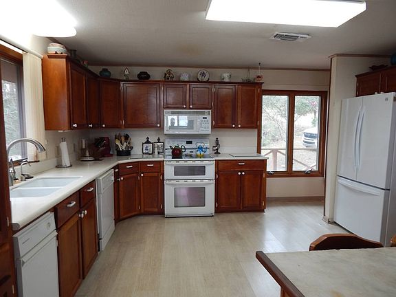 4th image of 90 Chapel Ln