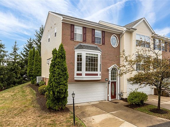 3rd image of 10528 Forest Hill Dr