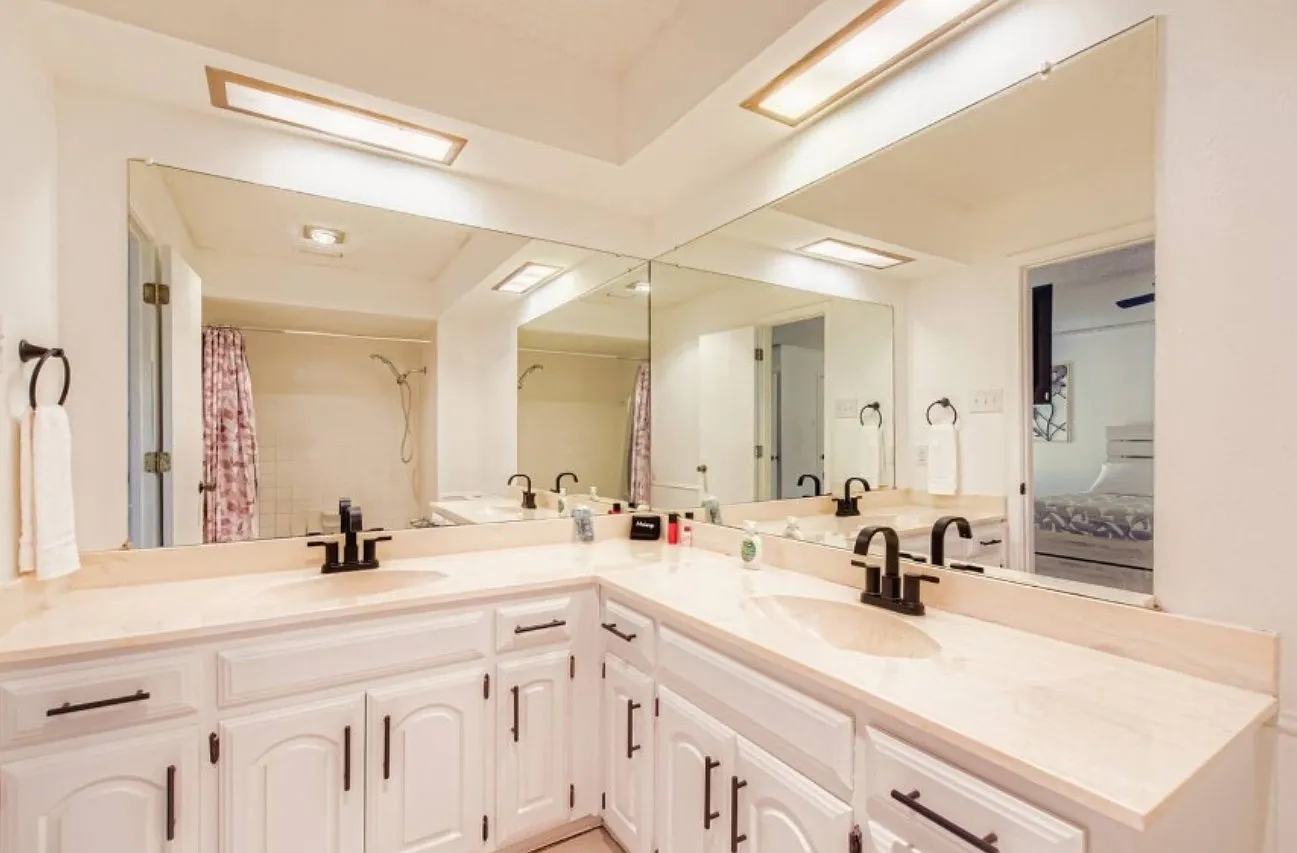 4 bed, 2.5 bath, 2098 sqft, $5,000 — Photo 4