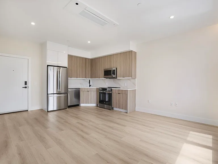 4525 Bergenwood Ave #207 — Photo 2