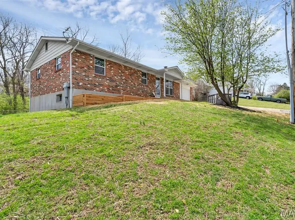 156 Hinrichs Ln, Arnold, MO 63010