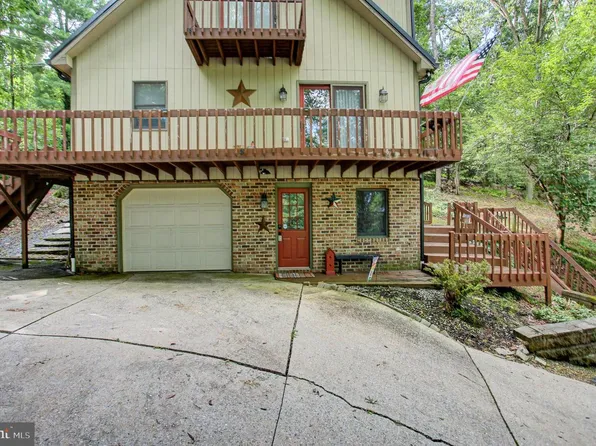 8140 Michaux Dr, Fayetteville, PA 17222