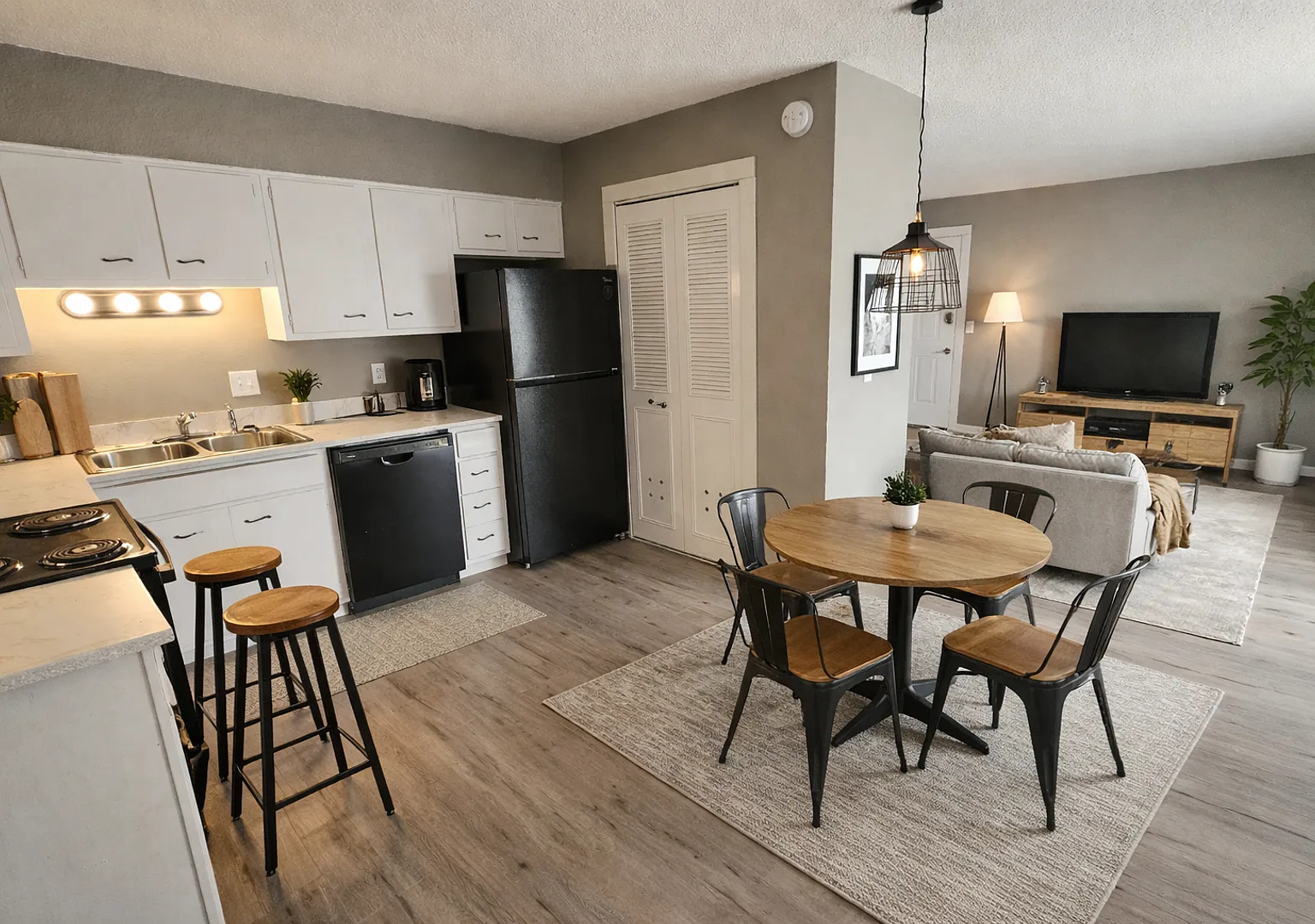 Ranchwood Apartments — Photo 3