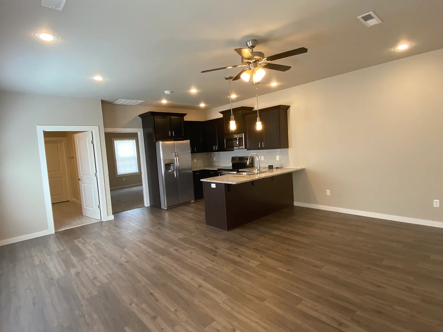 3247 W Sexton St — Photo 2