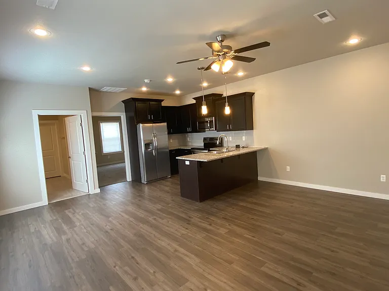 3237 W Sexton St — Photo 2