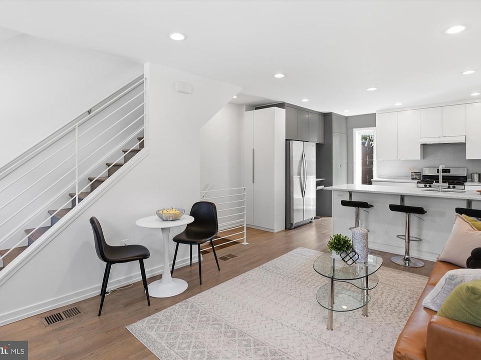1st image of 401 Peabody St NE