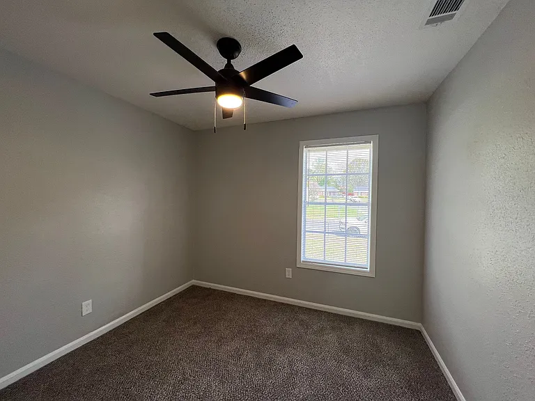 1181 Canary Ln — Photo 6