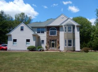 31 Sleepy Hollow Dr, Oak Ridge, NJ 07438