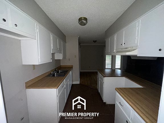 5th image of 1082 Hooker St