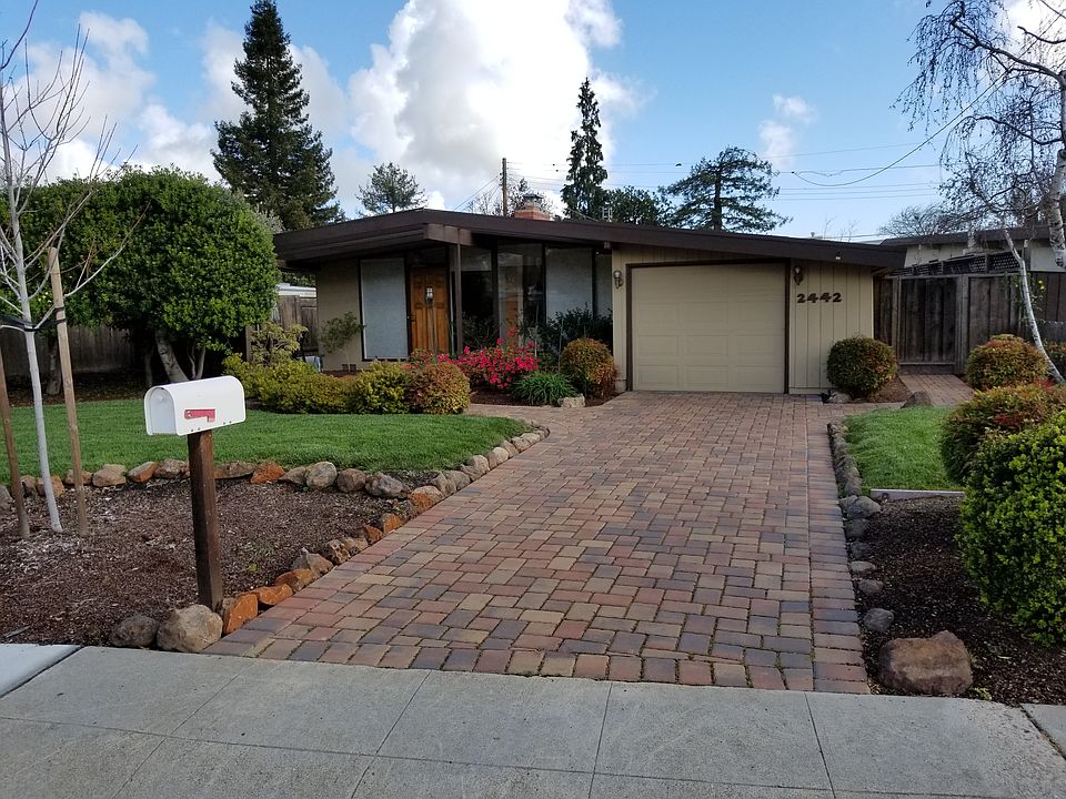1st image of 2442 Parker St