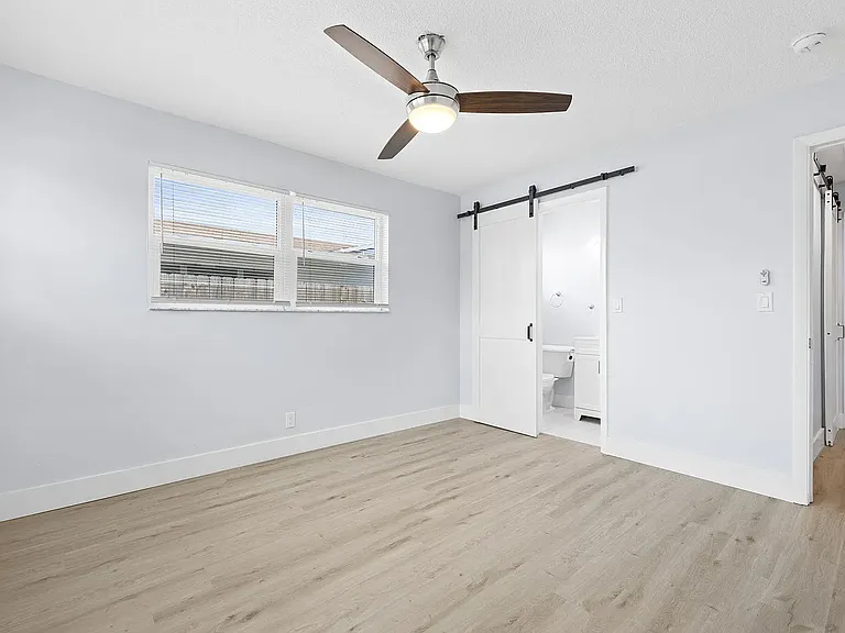 2500 NE 19th Ave #1 — Photo 12