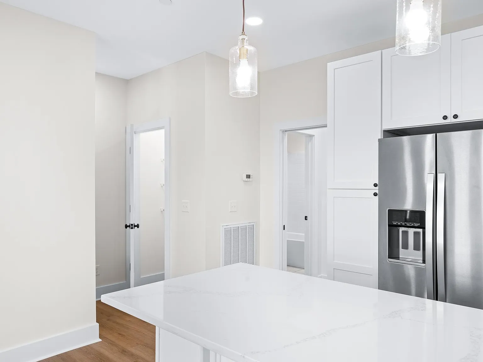 3 bed, 2019 sqft, $1,900 — Photo 4