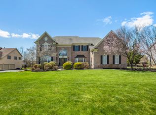 5 Sunrise Dr, Doylestown, PA 18901