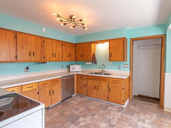 5th image of 3408 Oakmont Ave