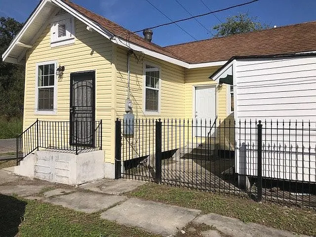 1741 New Orleans St — Photo 2
