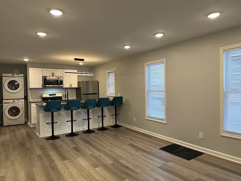 127 Henderson St #2 — Photo 36