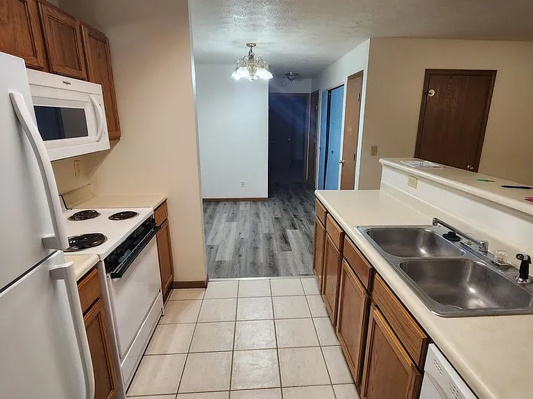 100 Bridgewater Ct — Photo 7