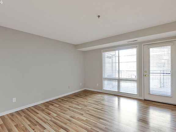 4th image of 15420 NE Knott St Unit 13